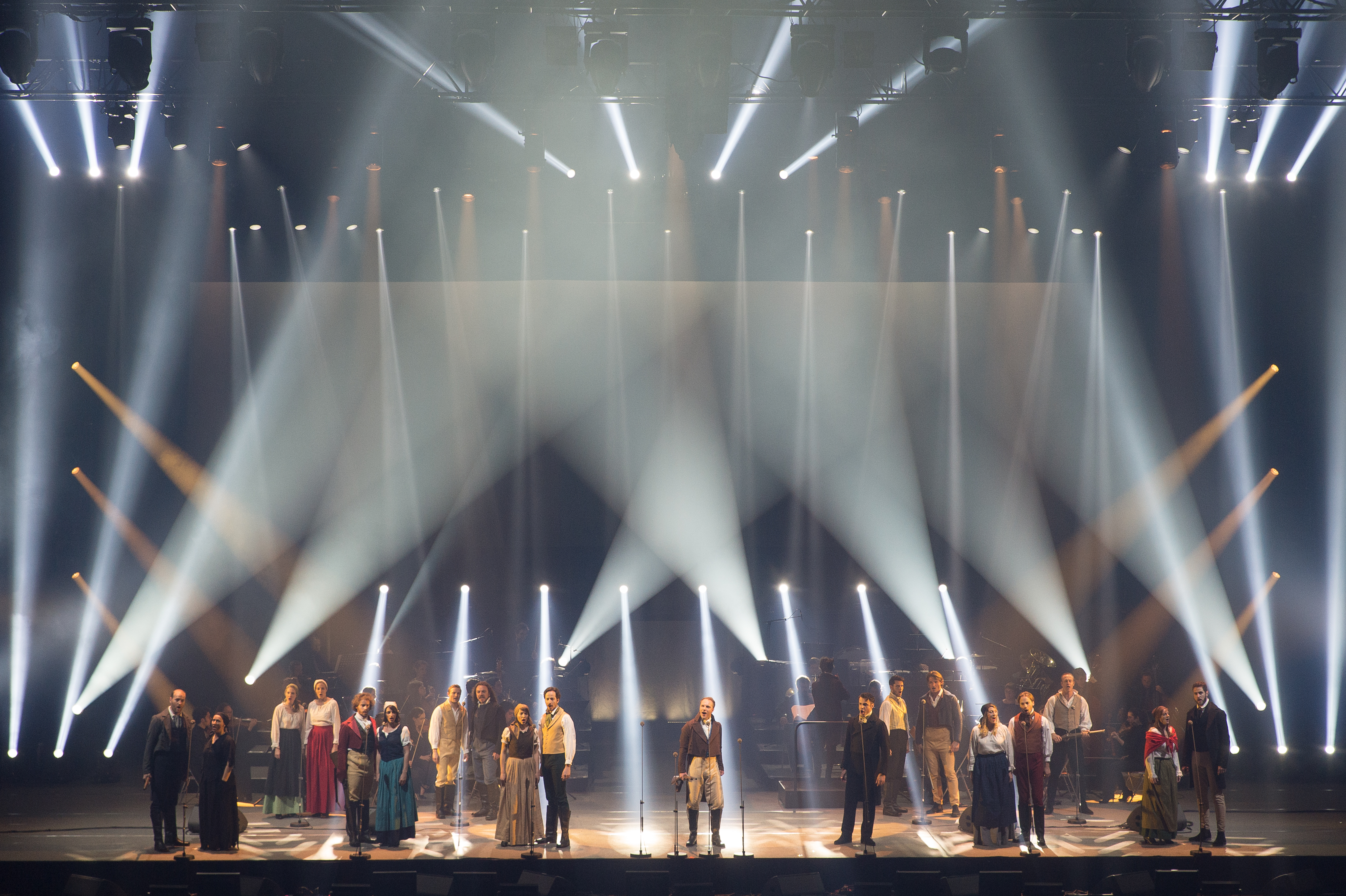 Les Misrable in french concerts production image 4