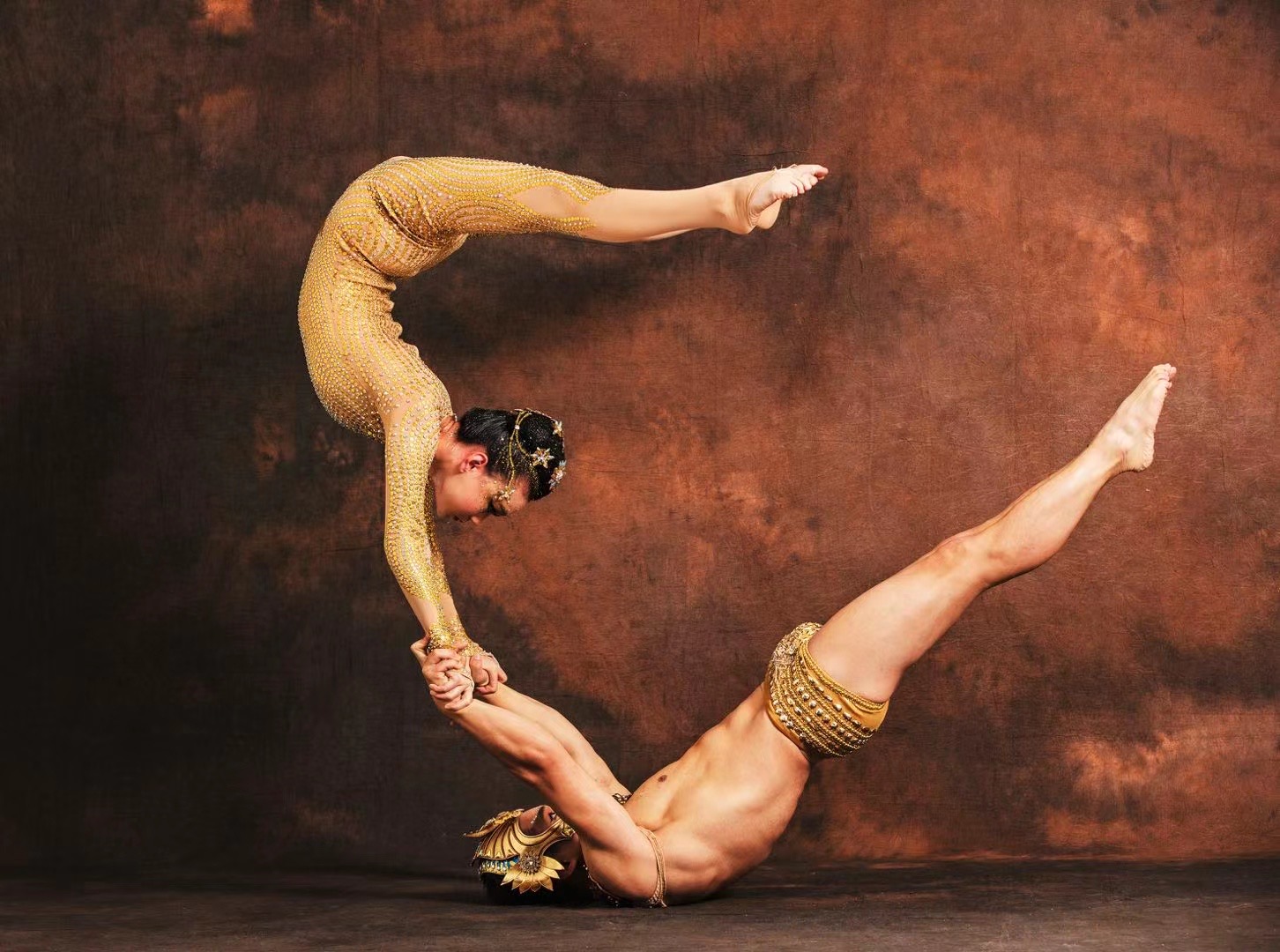the Acrobat Ballet Swan Lake production image 6