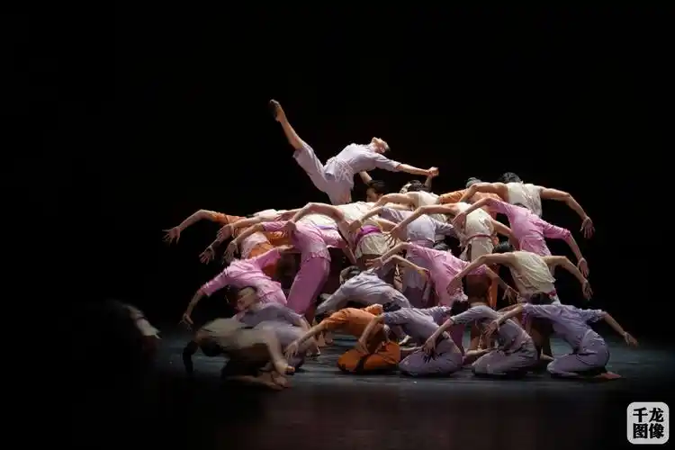CHINA DANCE production image 16